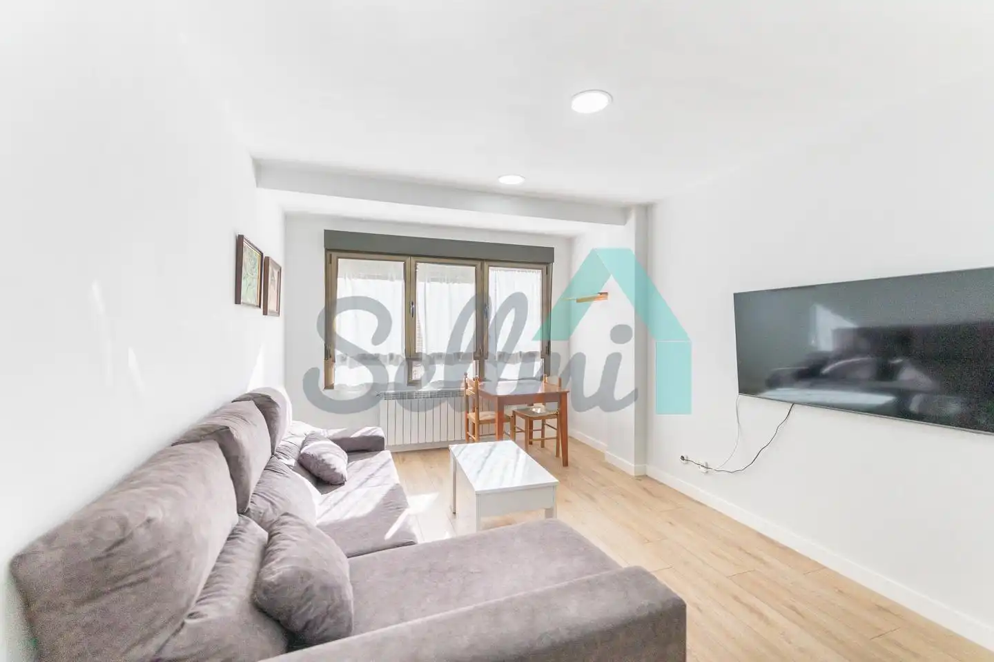 Sala d'estar de Pis de lloguer en Oviedo  amb Calefacció, Terrassa i Moblat