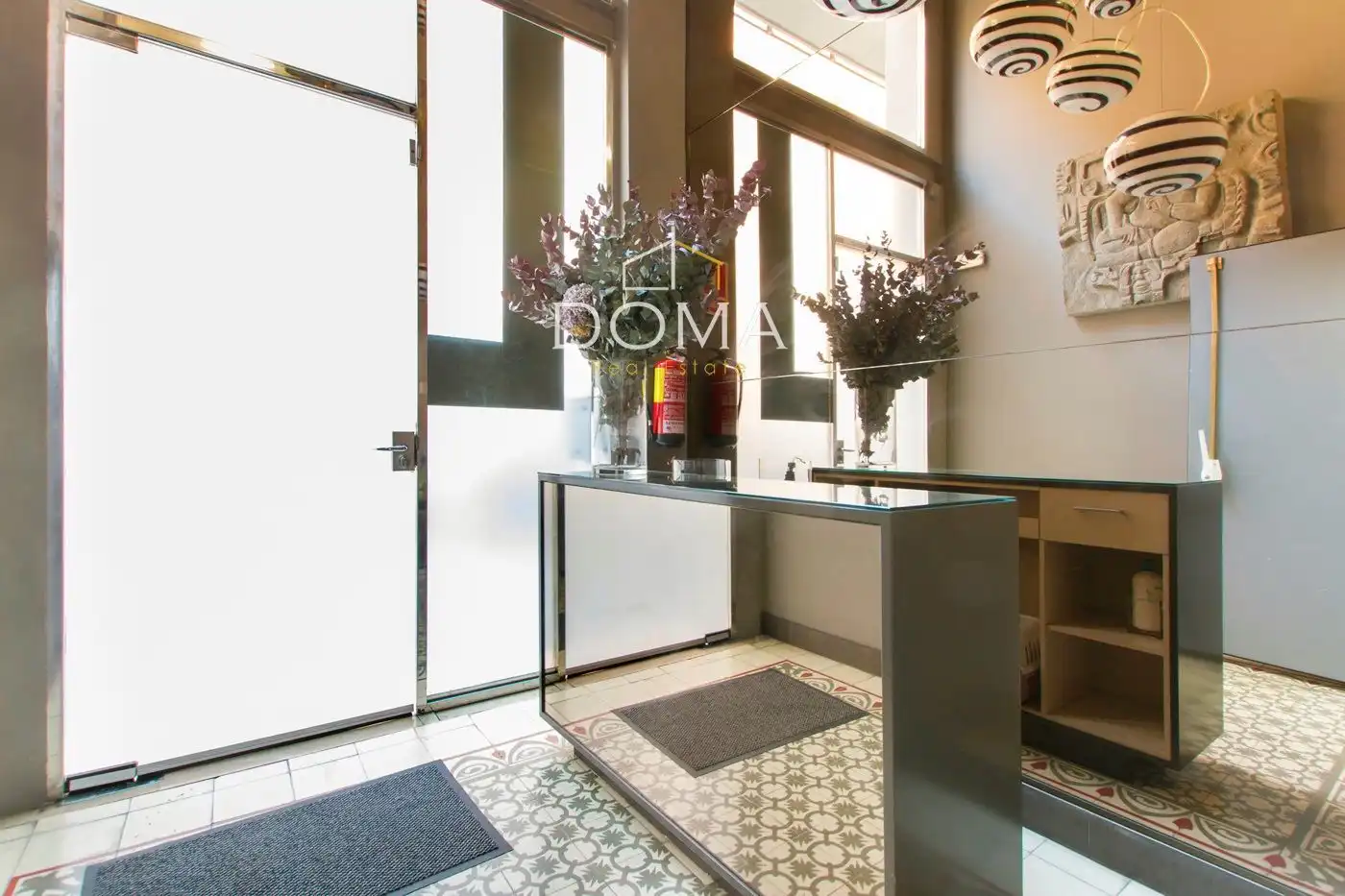 Commercial properties for sale in Barcelona  with Air Conditioner, Terrace and Furnished