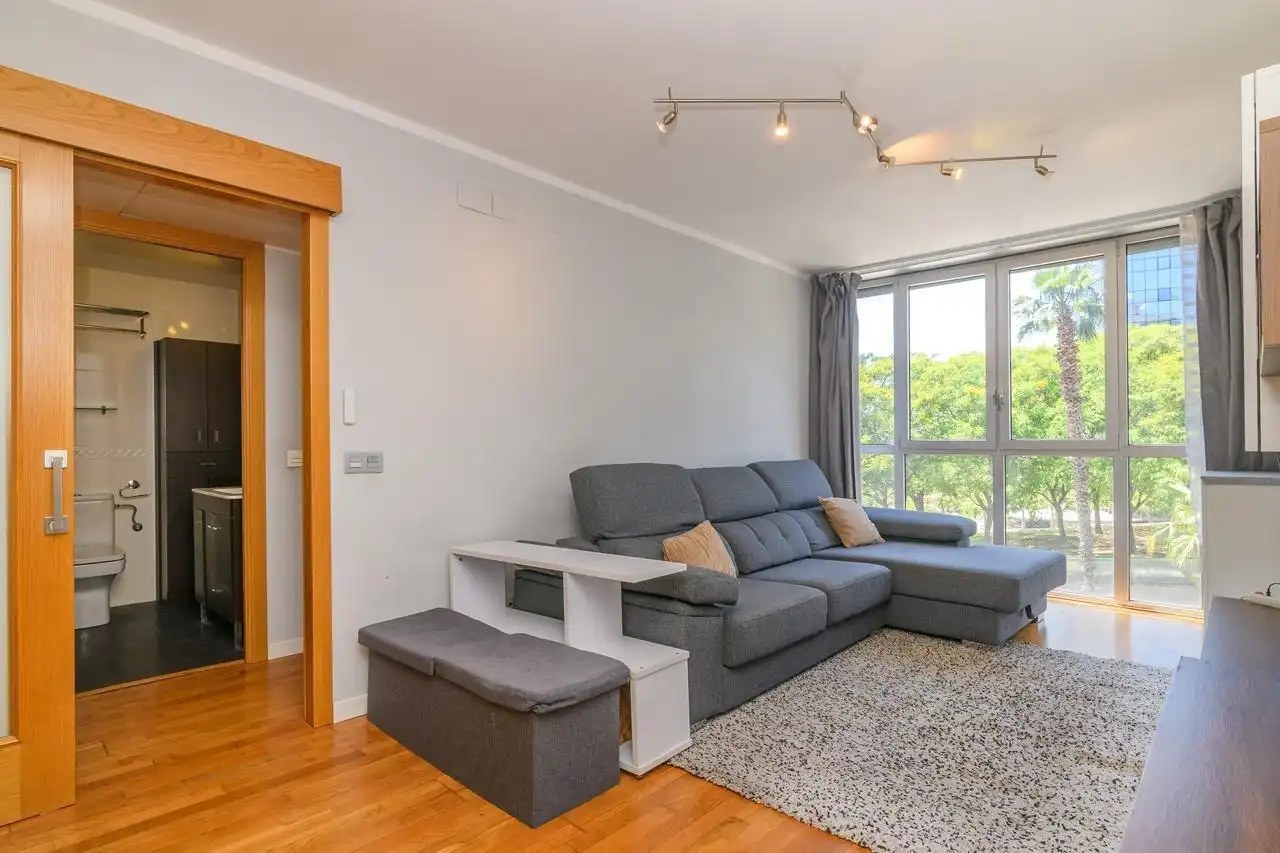 Wohnzimmer von Wohnung zum Verkauf in Barcelona mit Klimaanlage, Heizung und Balkon