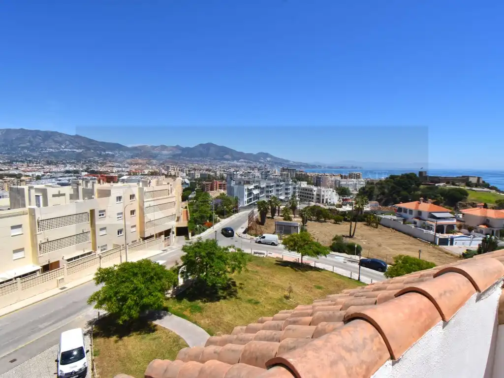 Exterior view of Attic for sale in Fuengirola  with Air Conditioner, Private garden and Terrace