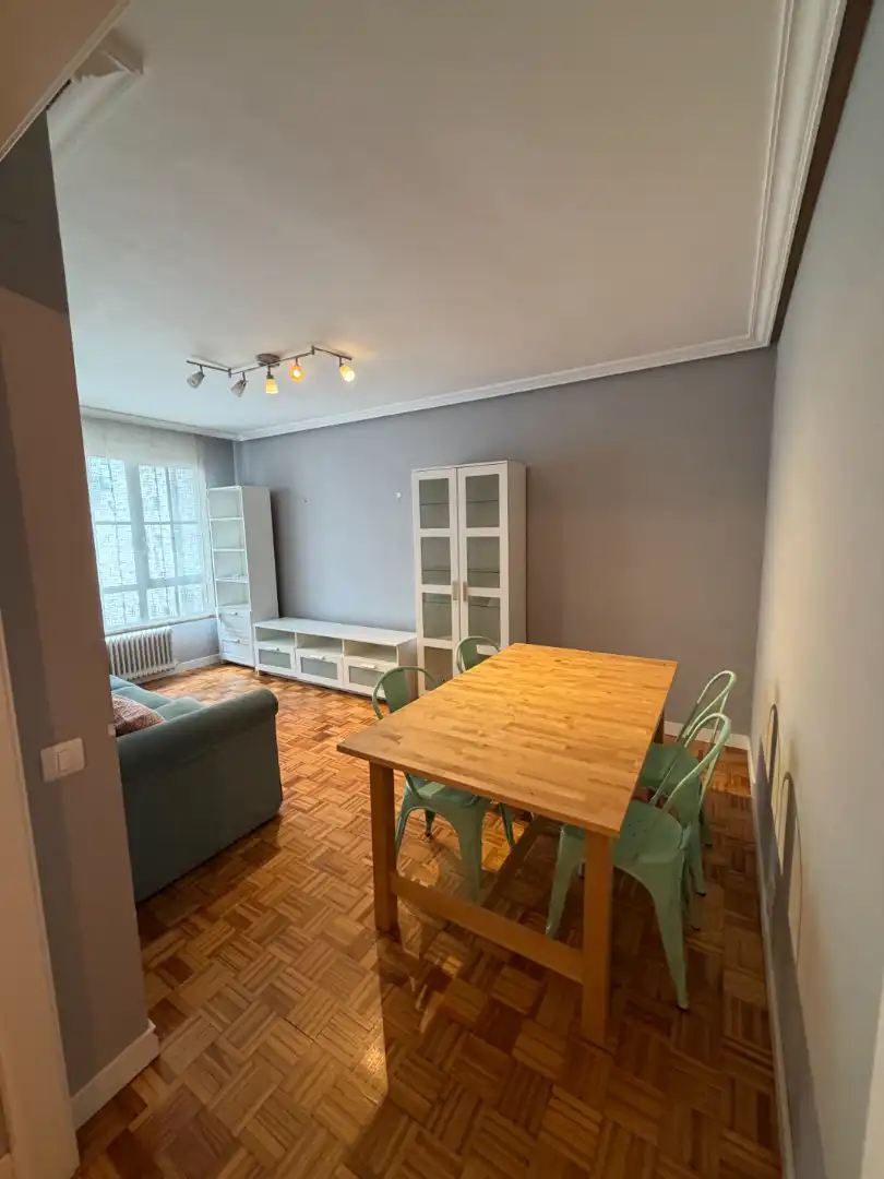 Esszimmer von Wohnung zur Miete in Oviedo  mit Heizung, Parkett und Abstellraum
