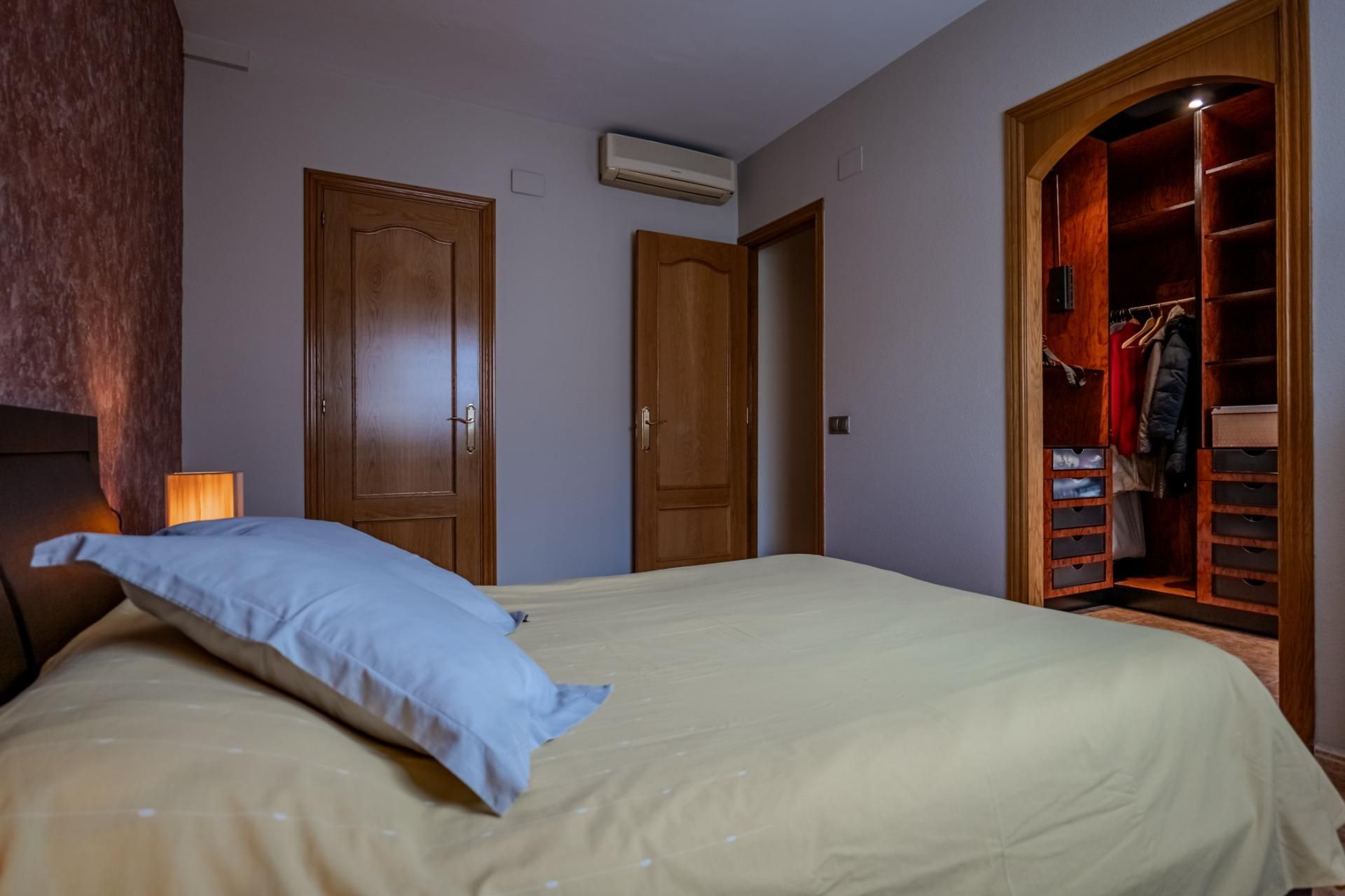 Schlafzimmer von Dachboden zum verkauf in Pallejà mit Klimaanlage, Heizung und Terrasse
