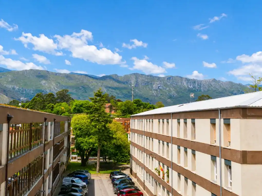 Vista exterior de Pis en venda en Llanes amb Calefacció i Terrassa