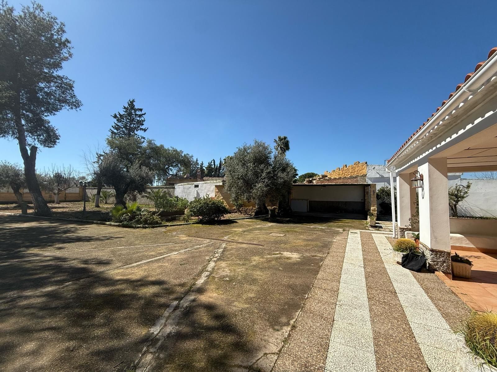 Country house for sale in Utrera  with Air Conditioner, Private garden and Swimming Pool
