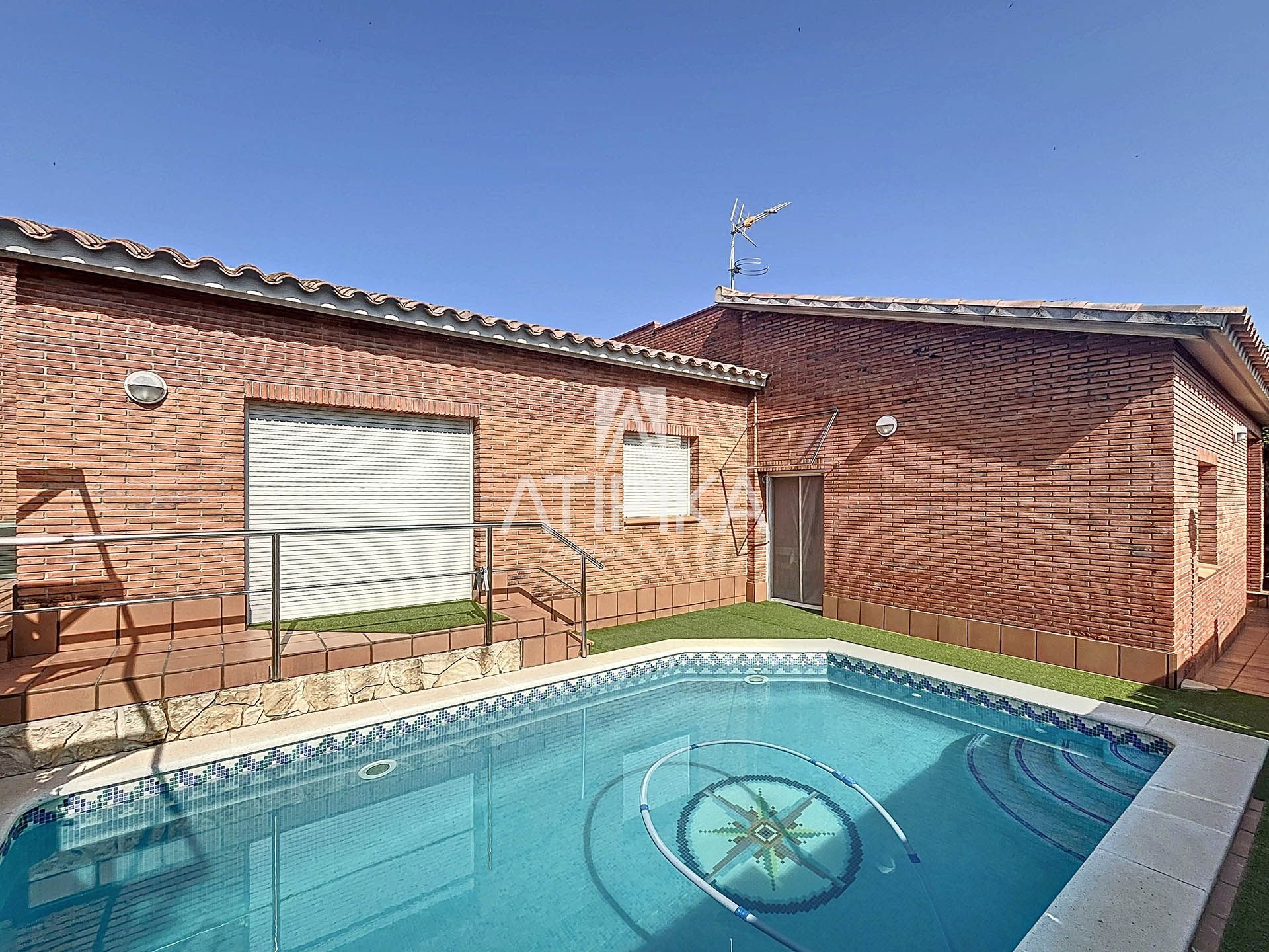 Exterior view of Flat for sale in Premià de Mar  with Air Conditioner, Storage room and Oven