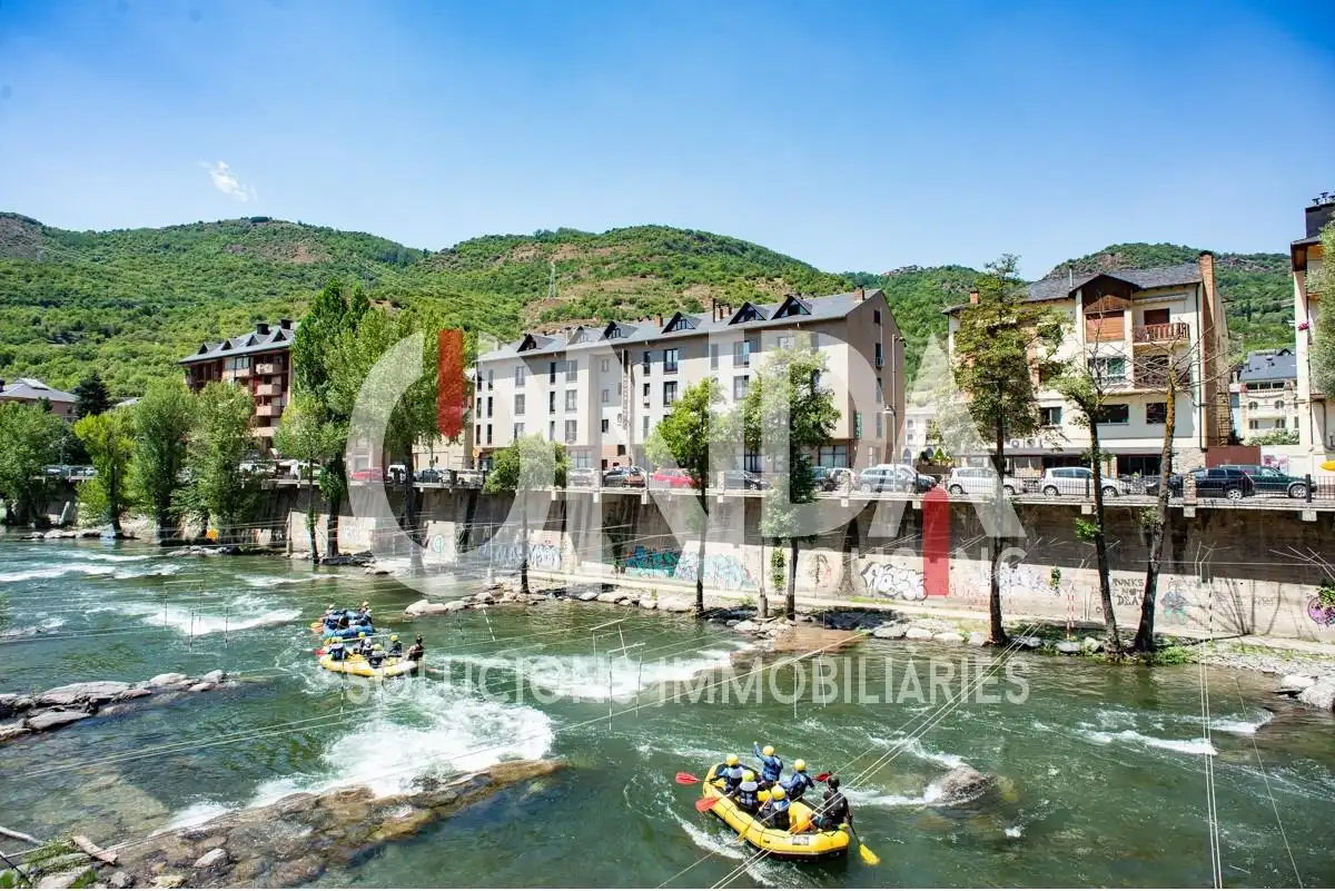 Vista exterior de Casa o chalet en venta en Sort con Jardín privado, Terraza y Trastero