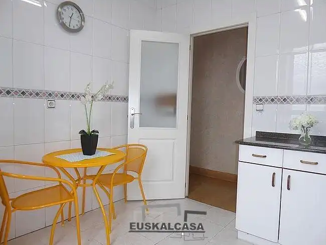 Cuina de Pis en venda en Bilbao  amb Calefacció i Parquet