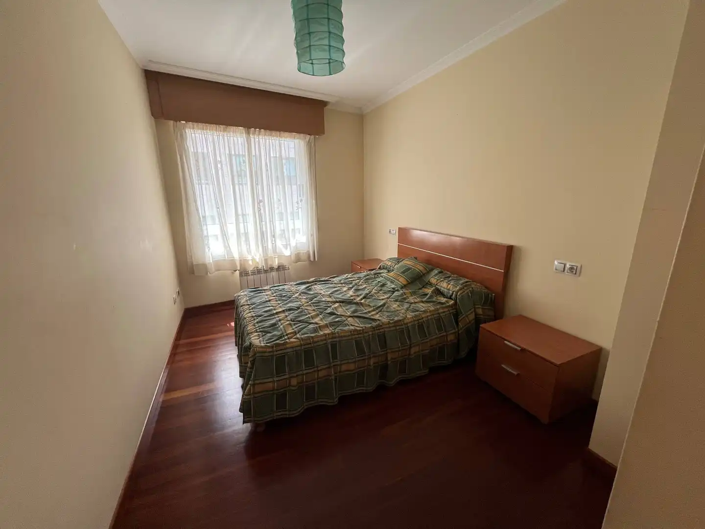 Habitación de Piso de alquiler en Santiago de Compostela  con Calefacción, Trastero y Amueblado