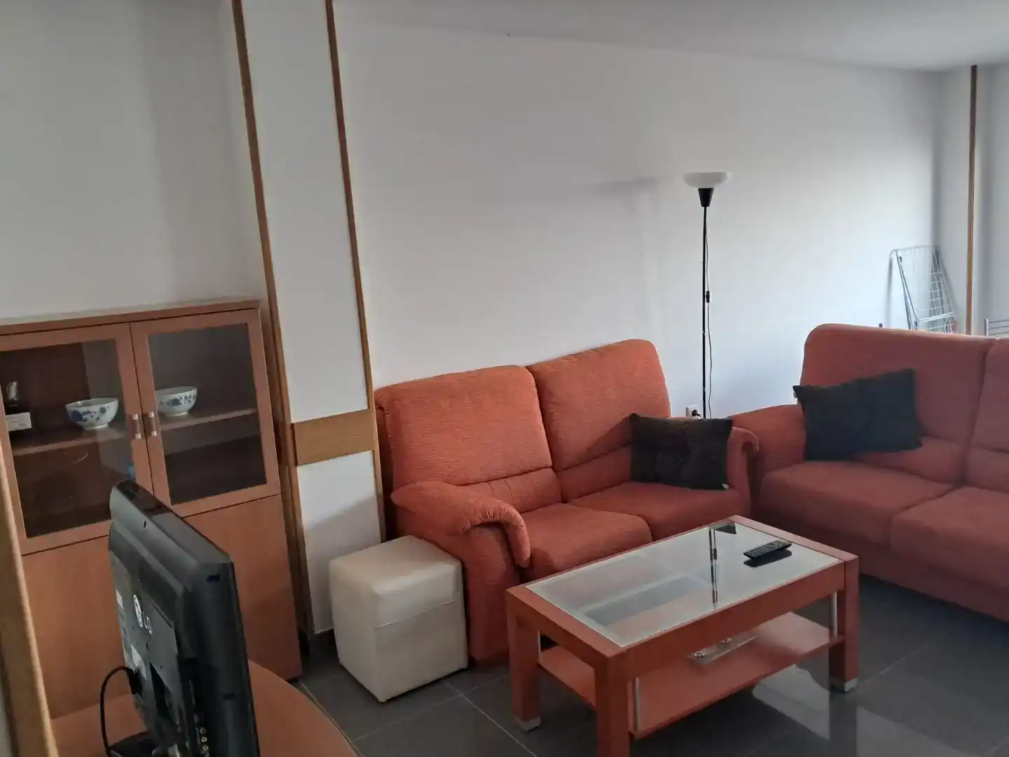 Sala d'estar de Pis de lloguer en Boiro amb Moblat i Balcó