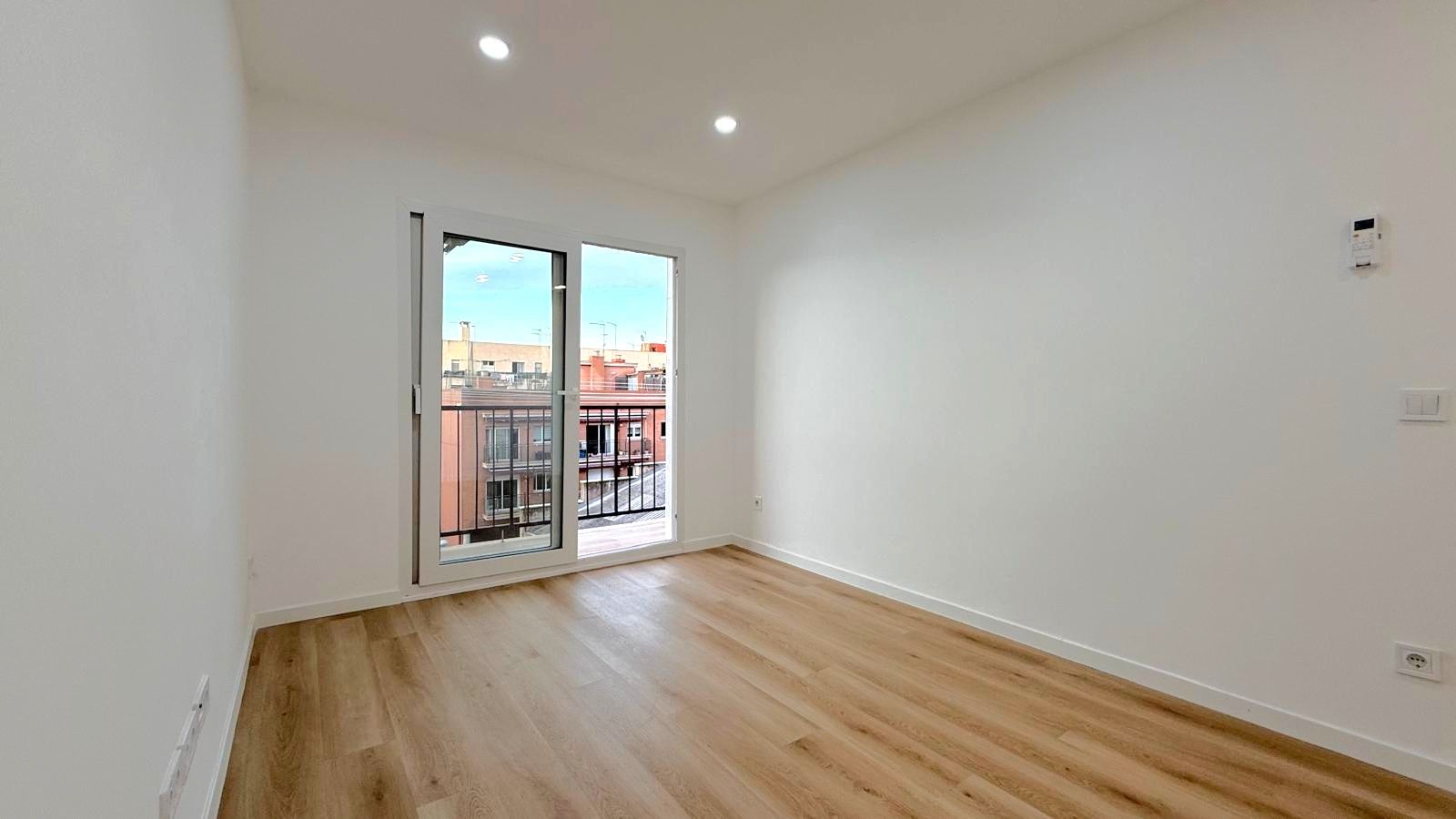 Bedroom of Flat for sale in  Barcelona Capital  with Air Conditioner and Balcony
