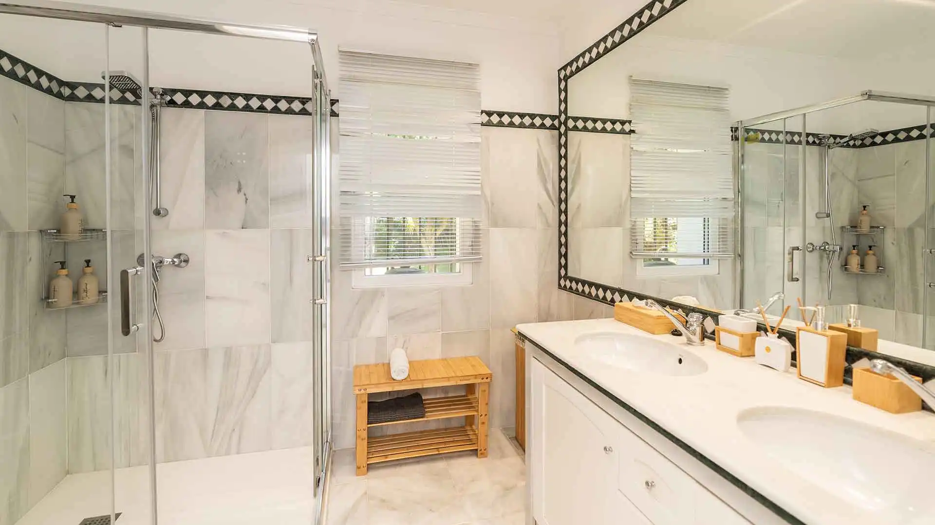 Baño de Casa o chalet en venta en Marbella con Aire acondicionado, Jardín privado y Terraza