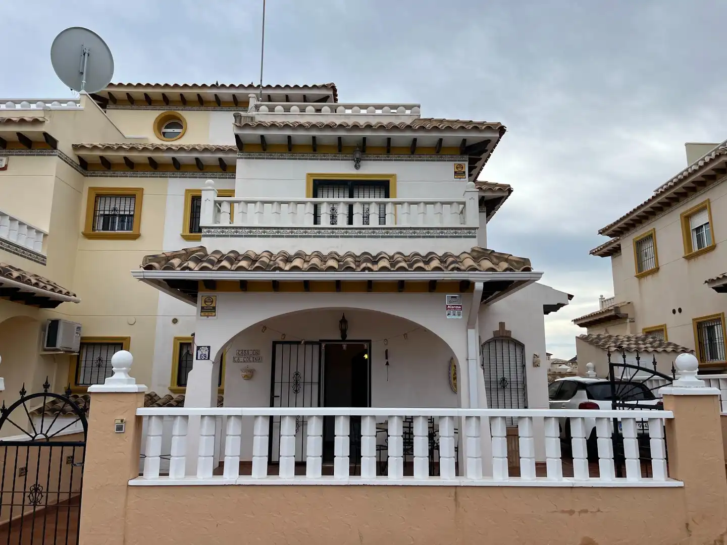 Vista exterior de Casa o xalet de lloguer en Orihuela amb Aire condicionat, Moblat i Jacuzzi
