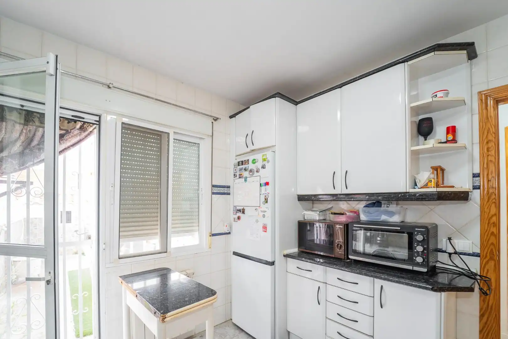 Cocina de Casa adosada en venta en Cedillo del Condado con Calefacción, Jardín privado y Terraza