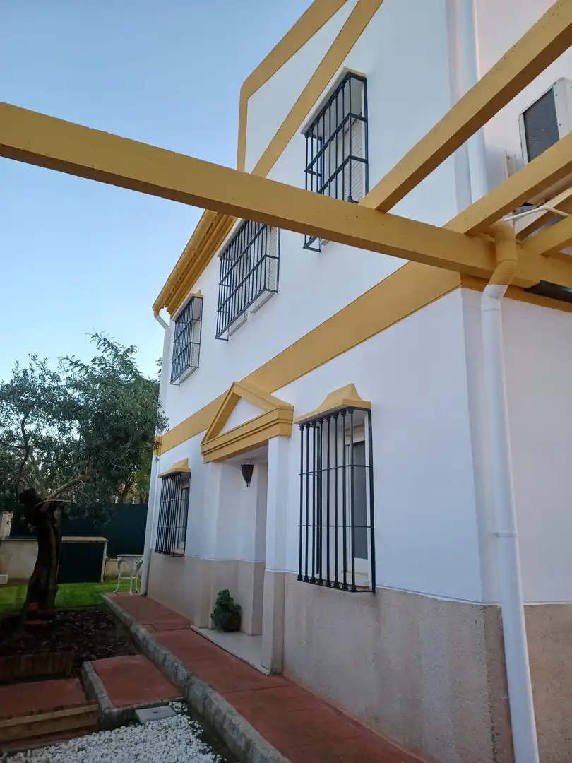 Exterior view of Houses for sale in Espartinas  with Air Conditioner, Private garden and Oven