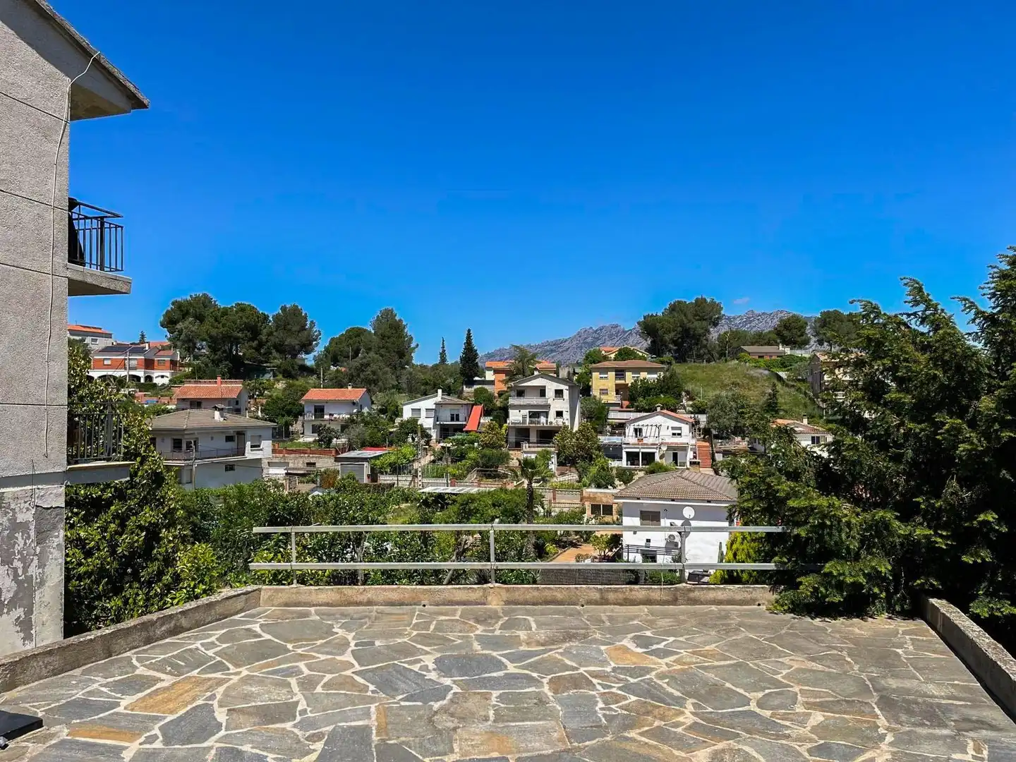 Vista exterior de Casa o xalet en venda en Esparreguera amb Calefacció, Jardí privat i Terrassa