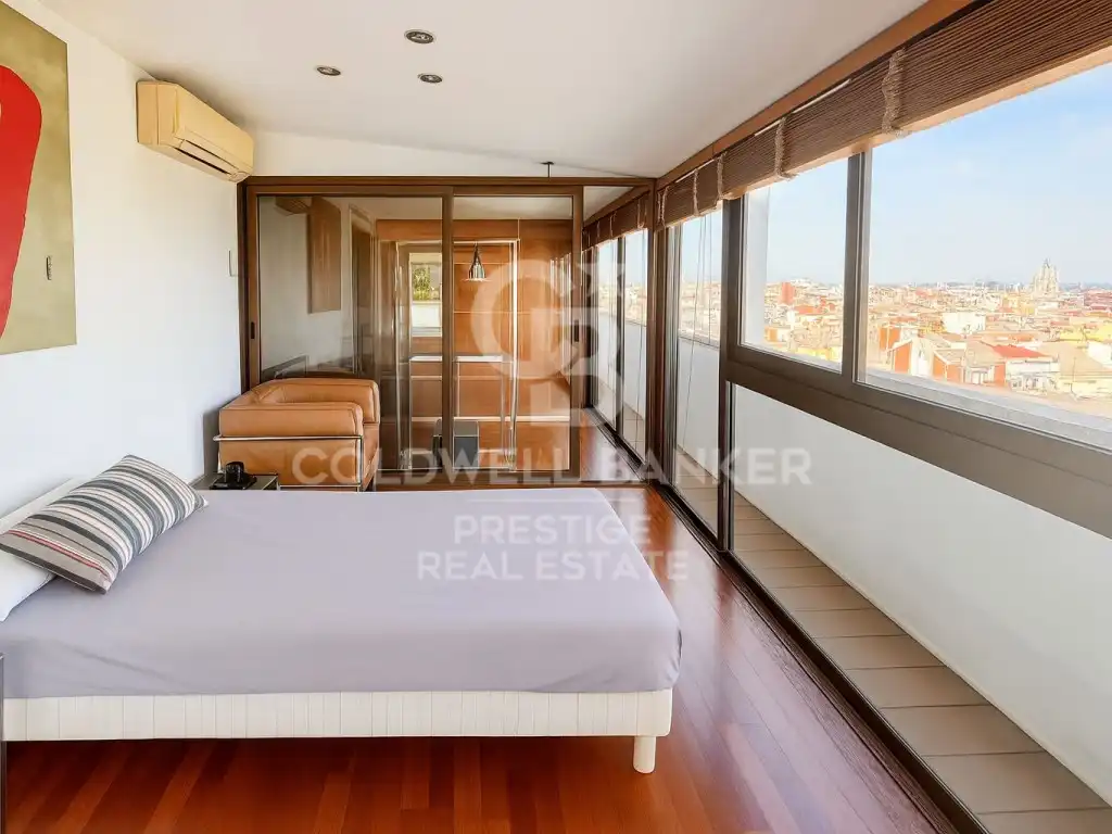 Vista exterior de Àtic en venda en Barcelona amb Terrassa i Moblat