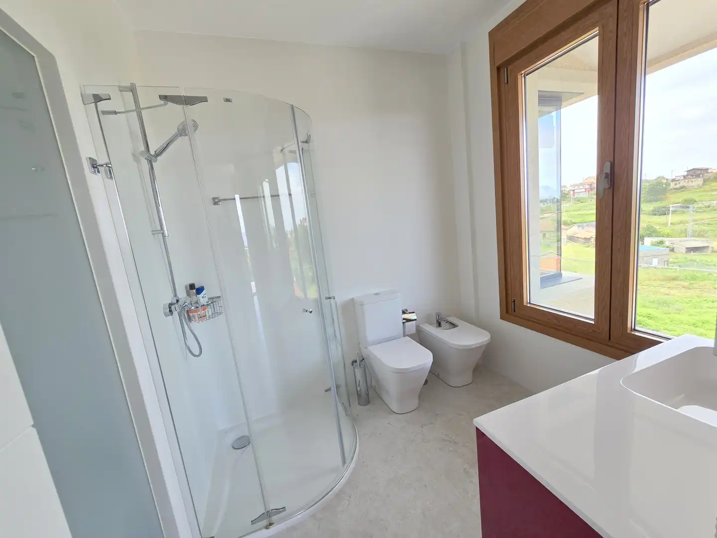 Bany de Casa o xalet en venda en Vigo  amb Calefacció, Jardí privat i Terrassa