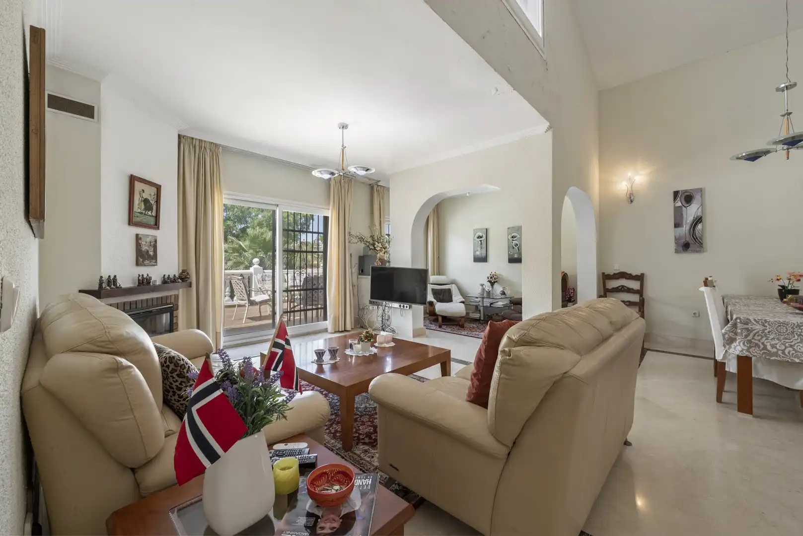 Sala de estar de Casa adosada en venta en Mijas con Aire acondicionado, Jardín privado y Terraza