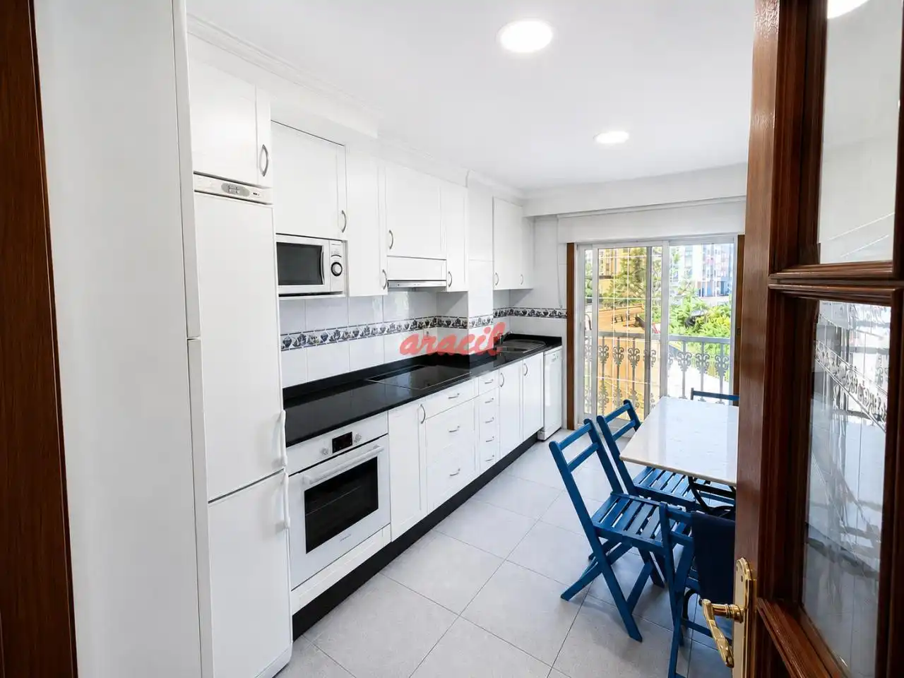 Cuina de Apartament de lloguer en Ourense Capital  amb Calefacció, Moblat i Balcó