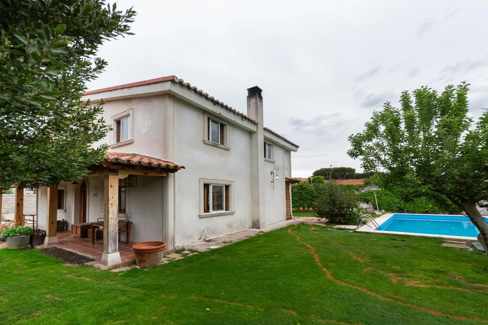 Vista exterior de Casa o chalet en venta en Valladolid con Calefacción, Jardín privado y Piscina