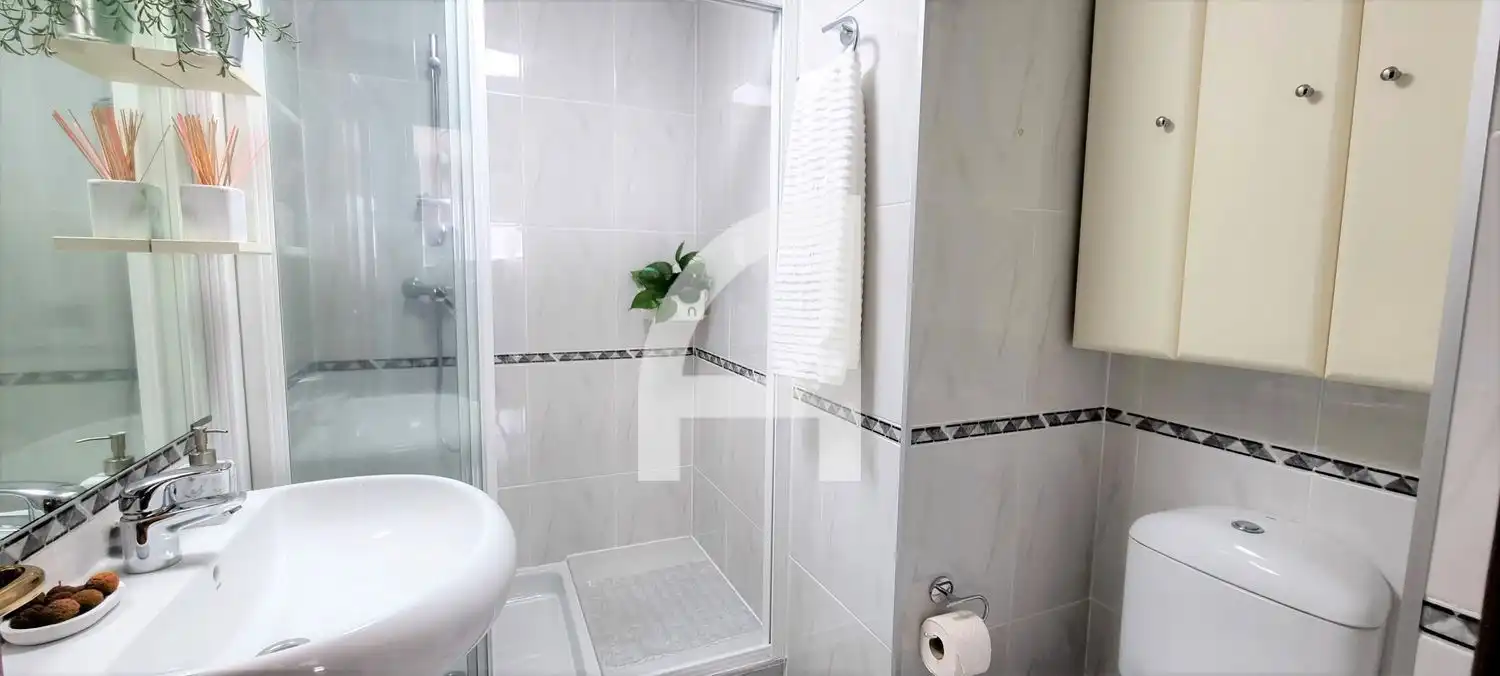 Baño de Piso de alquiler en Vigo  con Calefacción, Trastero y Amueblado