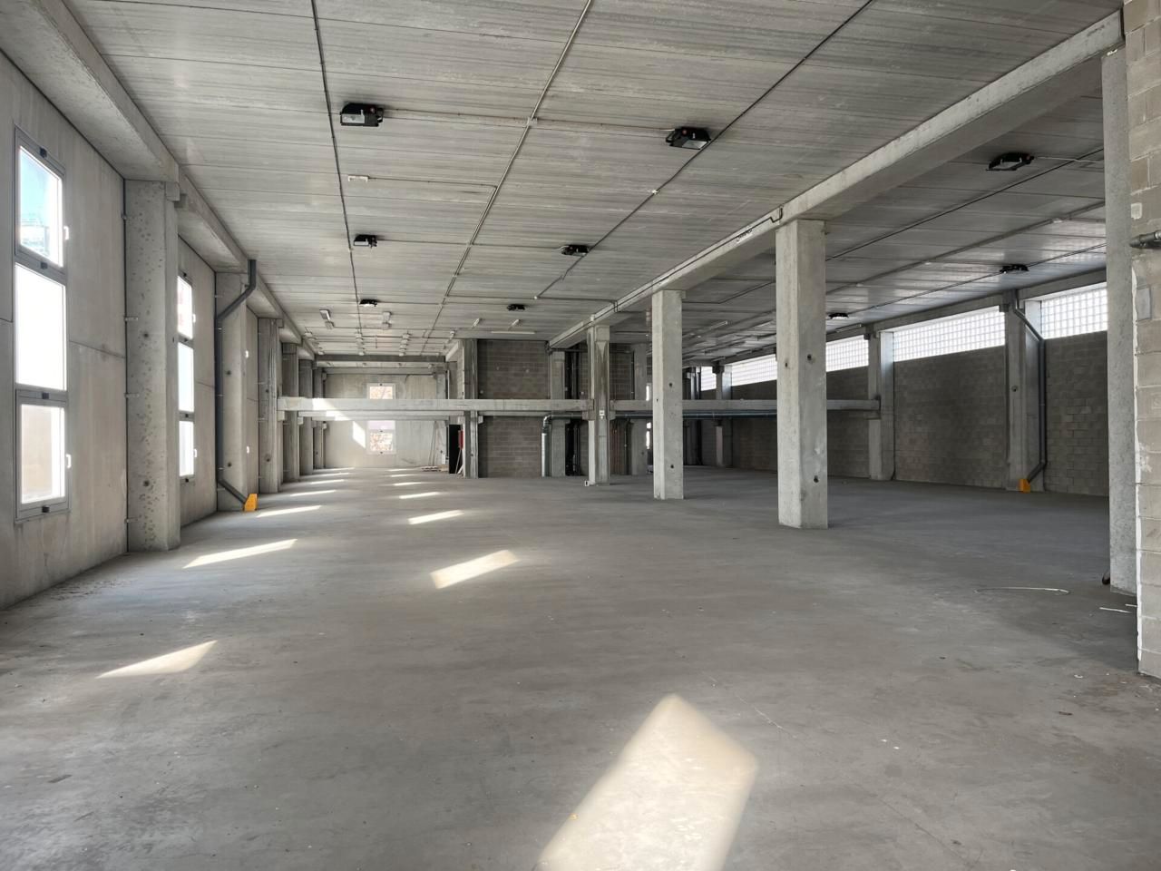 Industrial buildings to rent in  Barcelona Capital  with Alarm