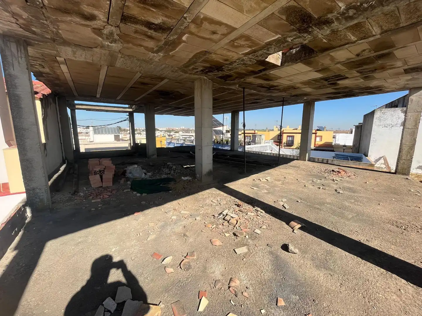 Vista exterior de Edificio en venta en Palomares del Río