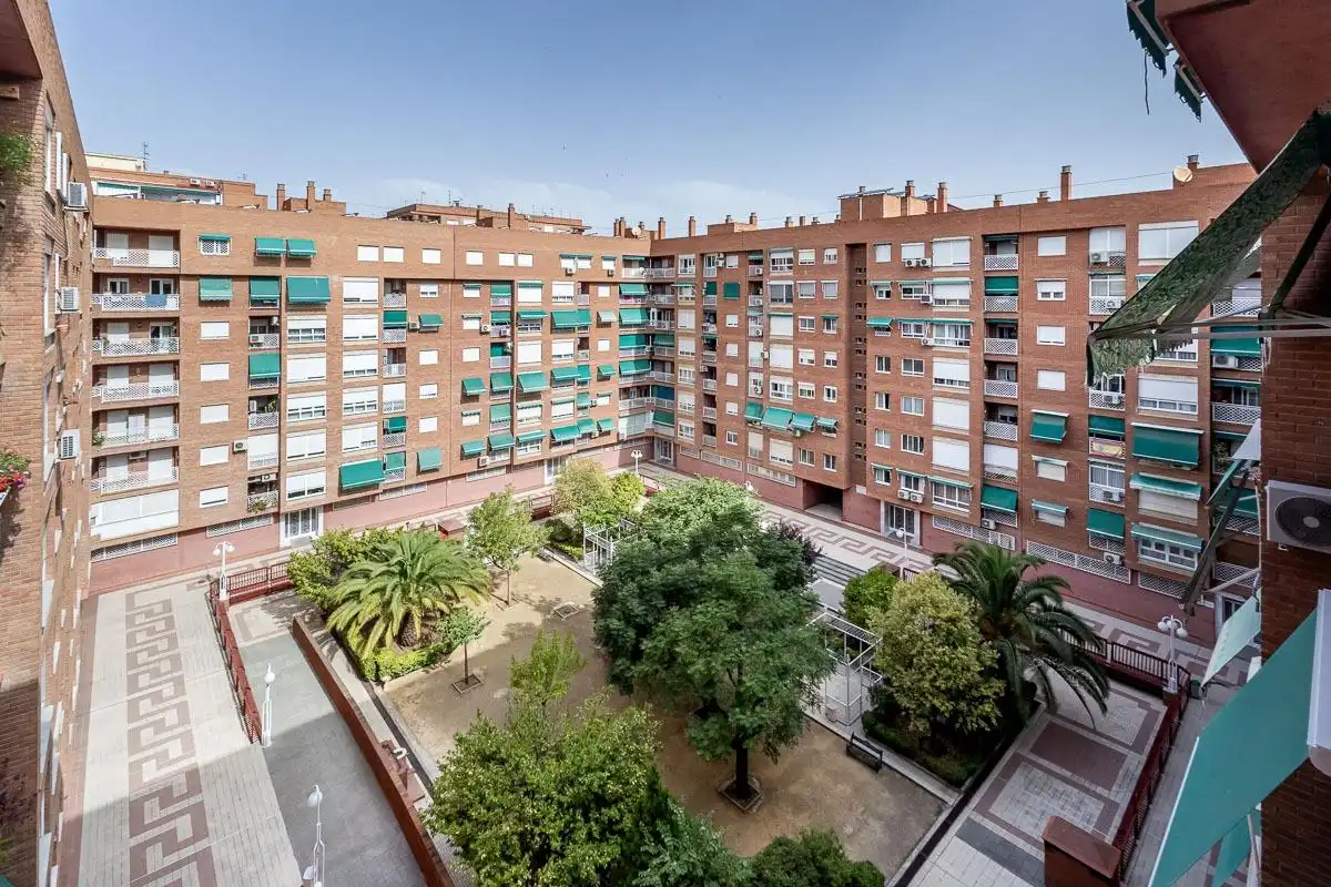 Exterior view of Flat for rent in Granada  with Balcony and Community pool