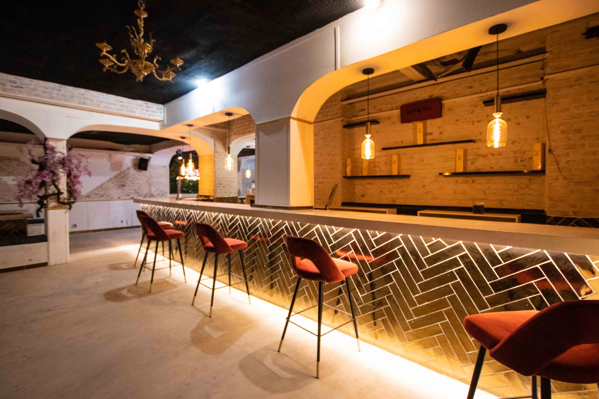 Premises for sale in  Valencia Capital  with Air Conditioner