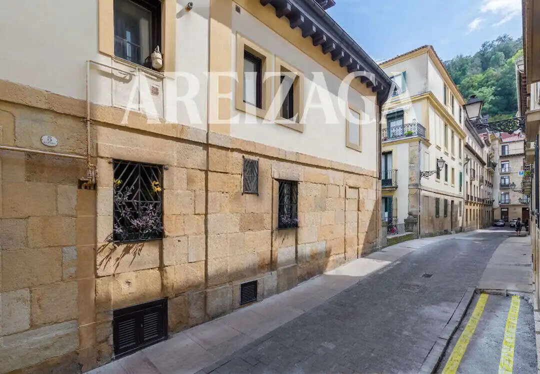 Vista exterior de Pis en venda en Donostia - San Sebastián  amb Calefacció