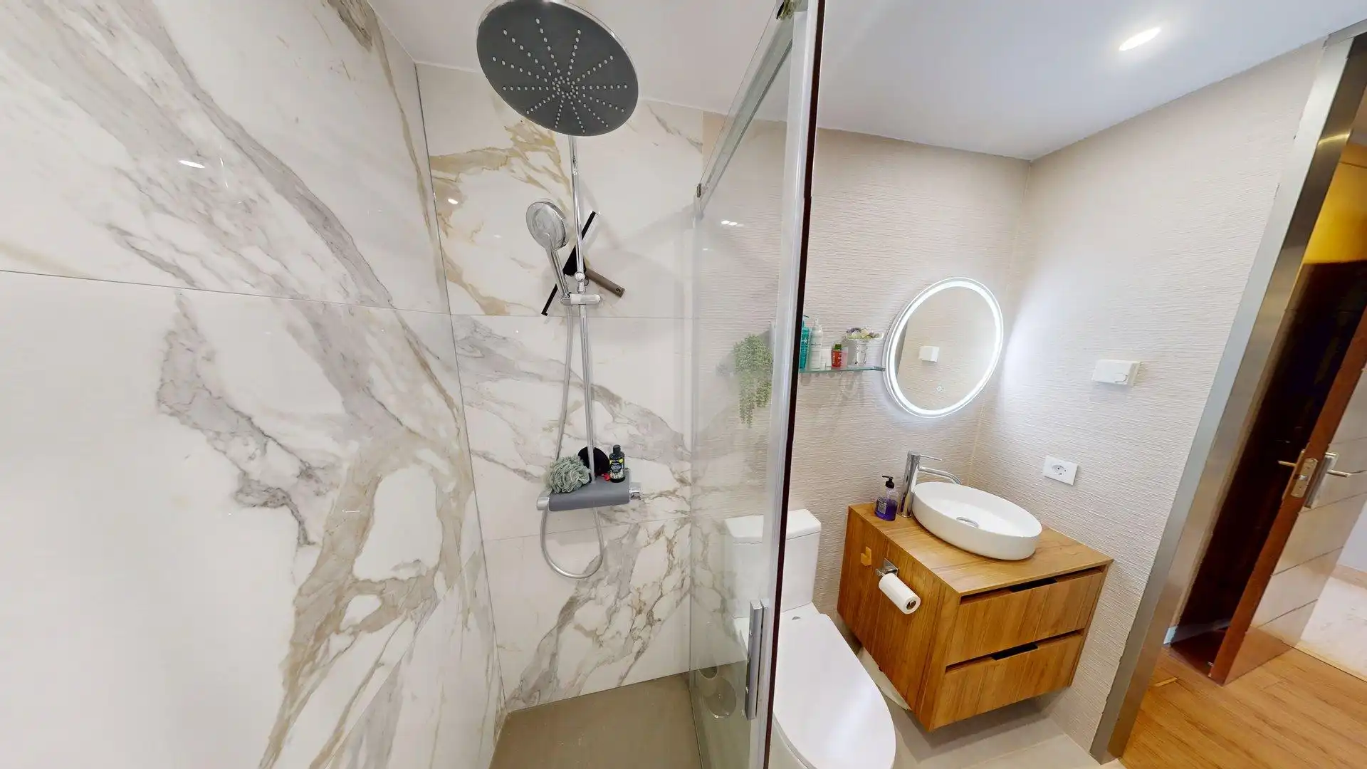 Badezimmer von Wohnung zum Verkauf in Mijas mit Klimaanlage, Heizung und Privatgarten