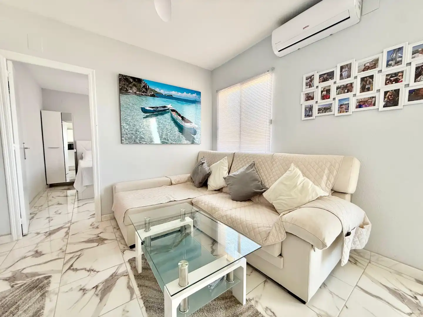 Living room of Flat for rent in Torrevieja  with Air Conditioner, Heating and Furnished