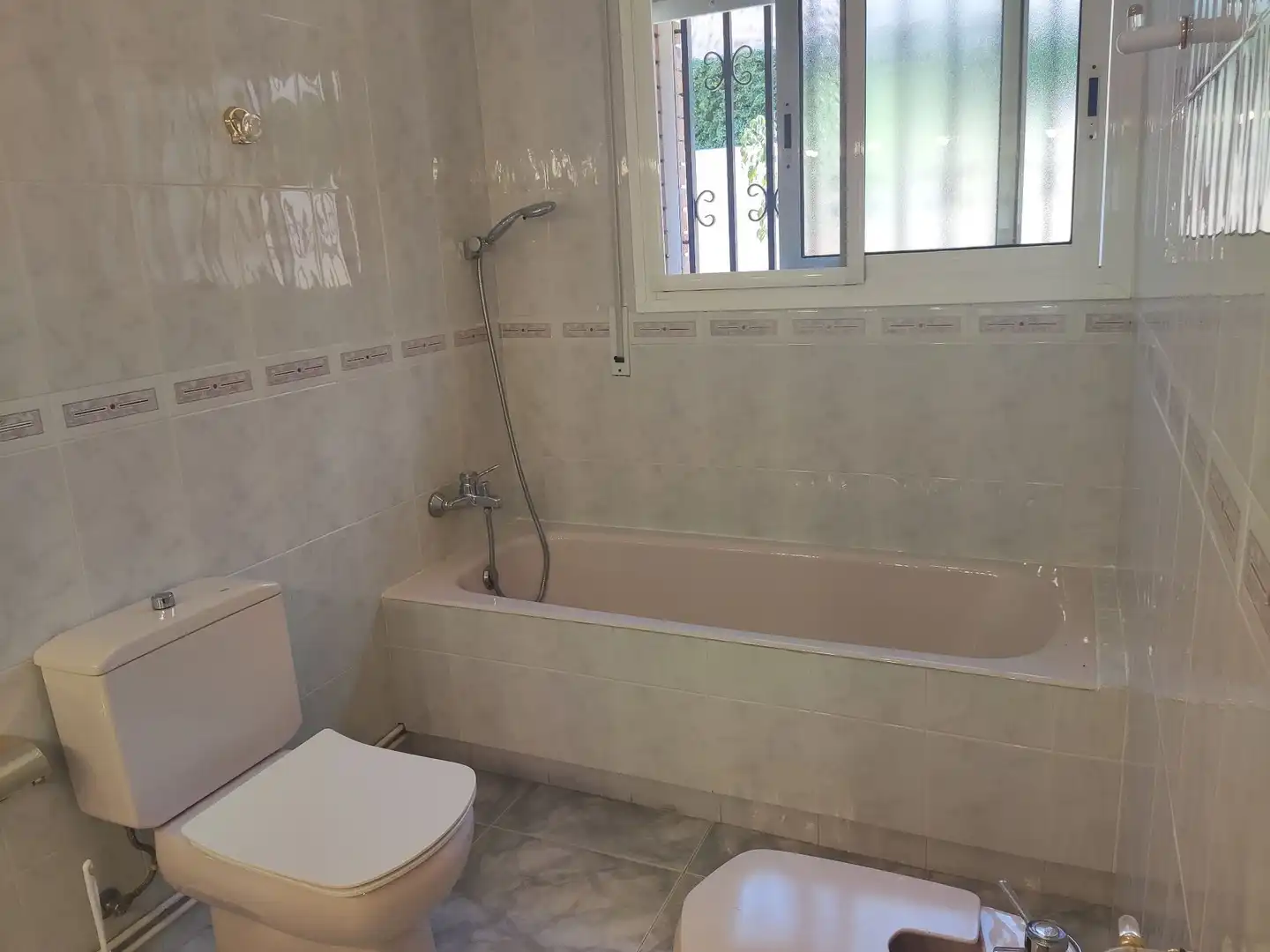 Baño de Casa o chalet de alquiler en Viladecans con Aire acondicionado, Calefacción y Jardín privado