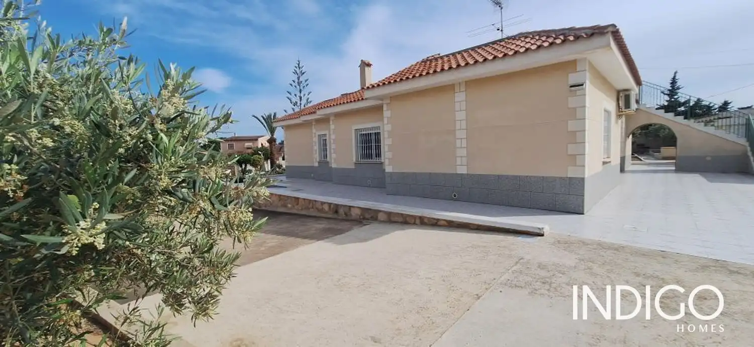 Vista exterior de Casa o chalet en venta en Elche / Elx con Aire acondicionado, Calefacción y Terraza