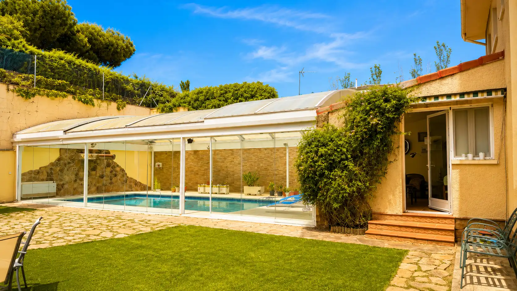 Swimming pool of Houses for sale in San Lorenzo de El Escorial  with Air Conditioner, Heating and Private garden