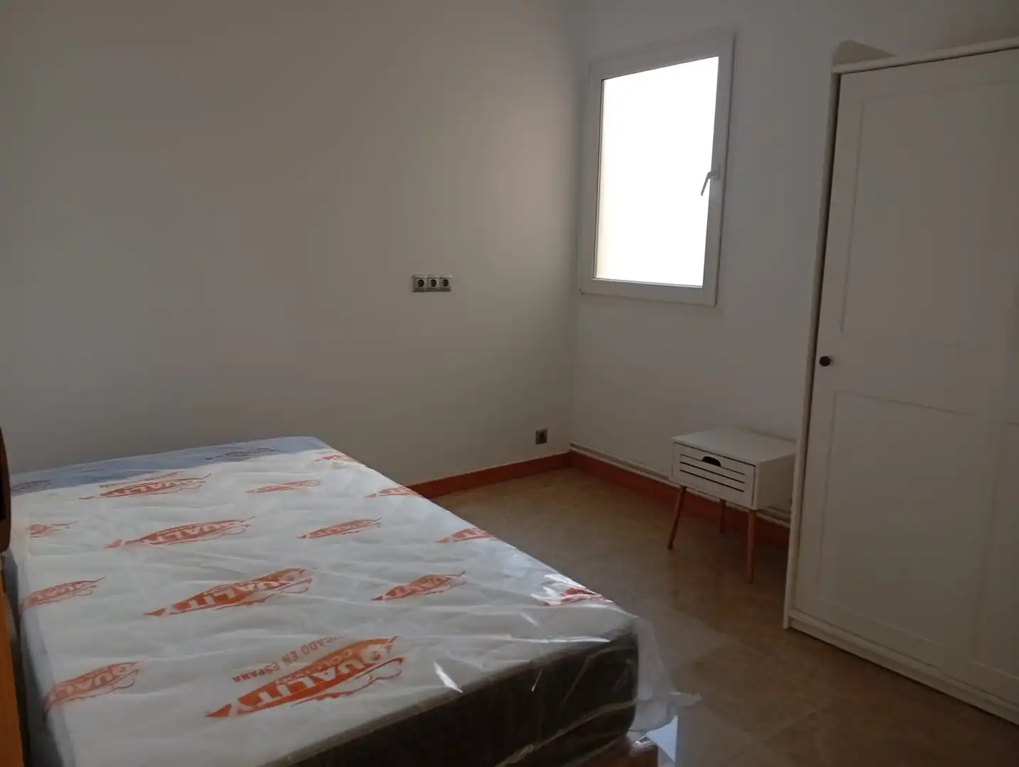 Schlafzimmer von Wohnung zur Miete in Santander mit Heizung