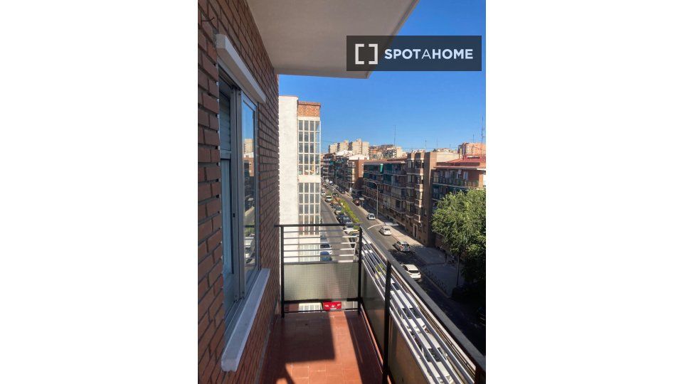 Vista exterior de Piso de alquiler en  Madrid Capital con Aire acondicionado, Calefacción y Amueblado