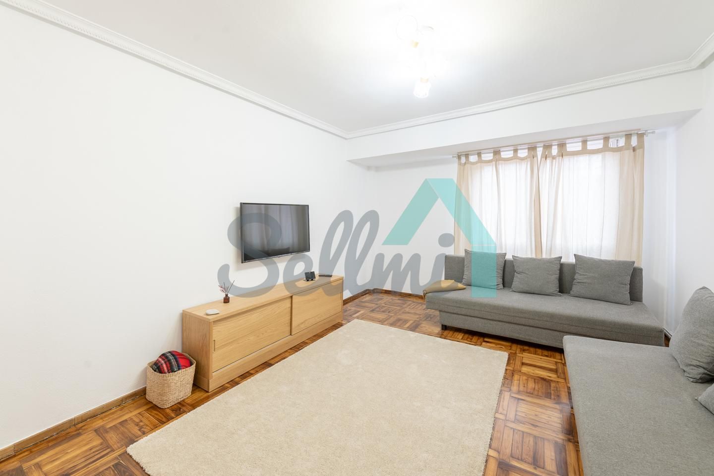 Living room of Flat to rent in Oviedo   with Heating, Parquet flooring and Terrace