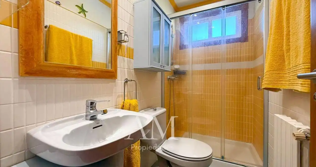 Bany de Casa o xalet en venda en Vigo  amb Calefacció, Jardí privat i Terrassa