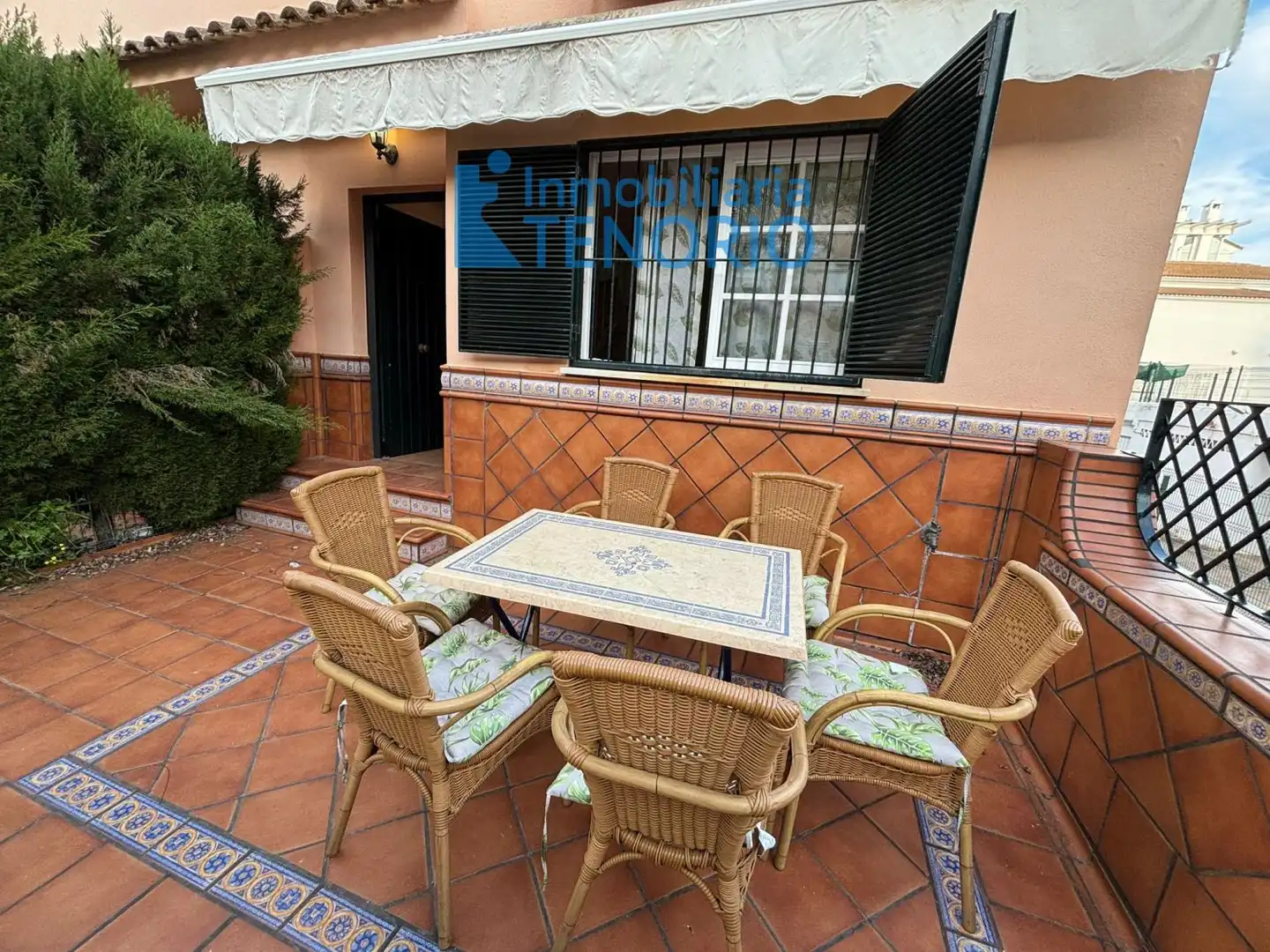 Vista exterior de Casa adosada en venta en Islantilla con Terraza y Piscina comunitaria