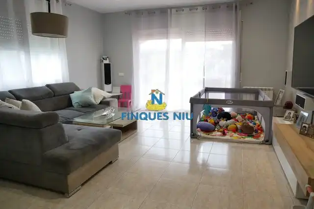 Villa con piscina in vendita a Avinguda Arbres, imagen 6