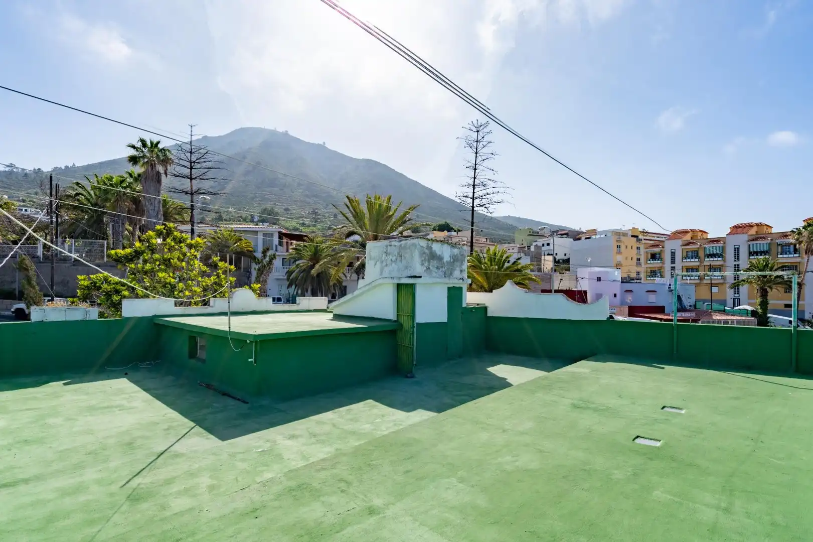 Vista exterior de Casa adosada en venta en Guía de Isora con Jardín privado y Terraza