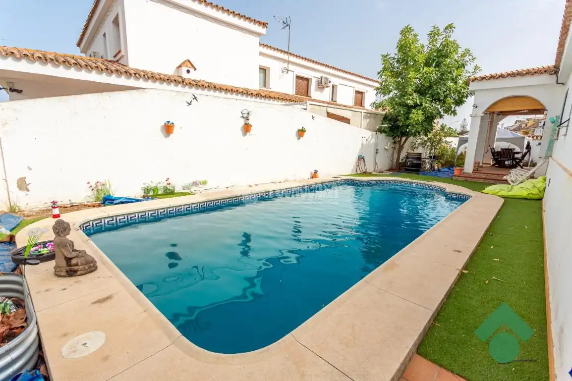Piscina de Casa adosada en venda en Algeciras amb Jardí privat, Terrassa i Piscina