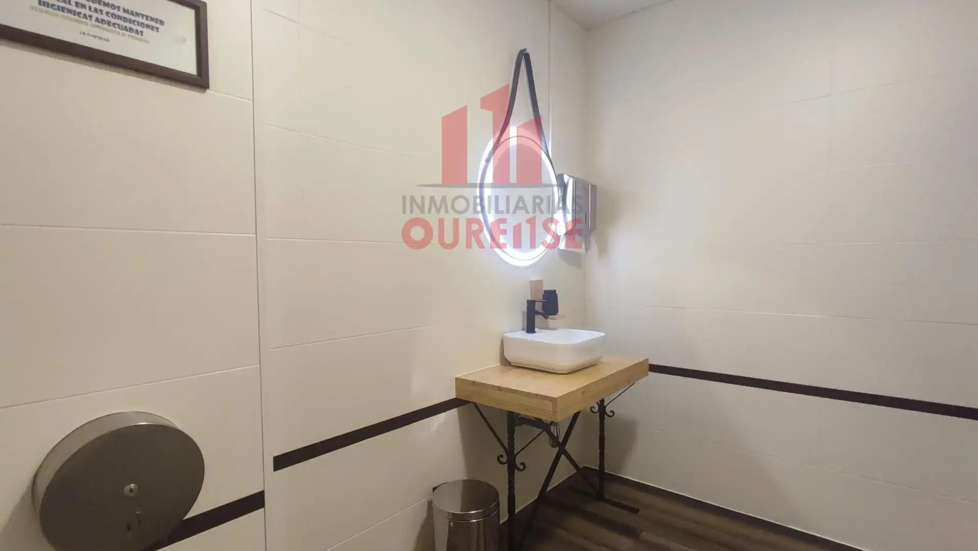 Baño de Local de alquiler en Ourense Capital  con Amueblado