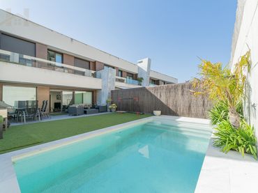 Maison mitoyenne avec piscine à vendre à Avenida de la Armada Española