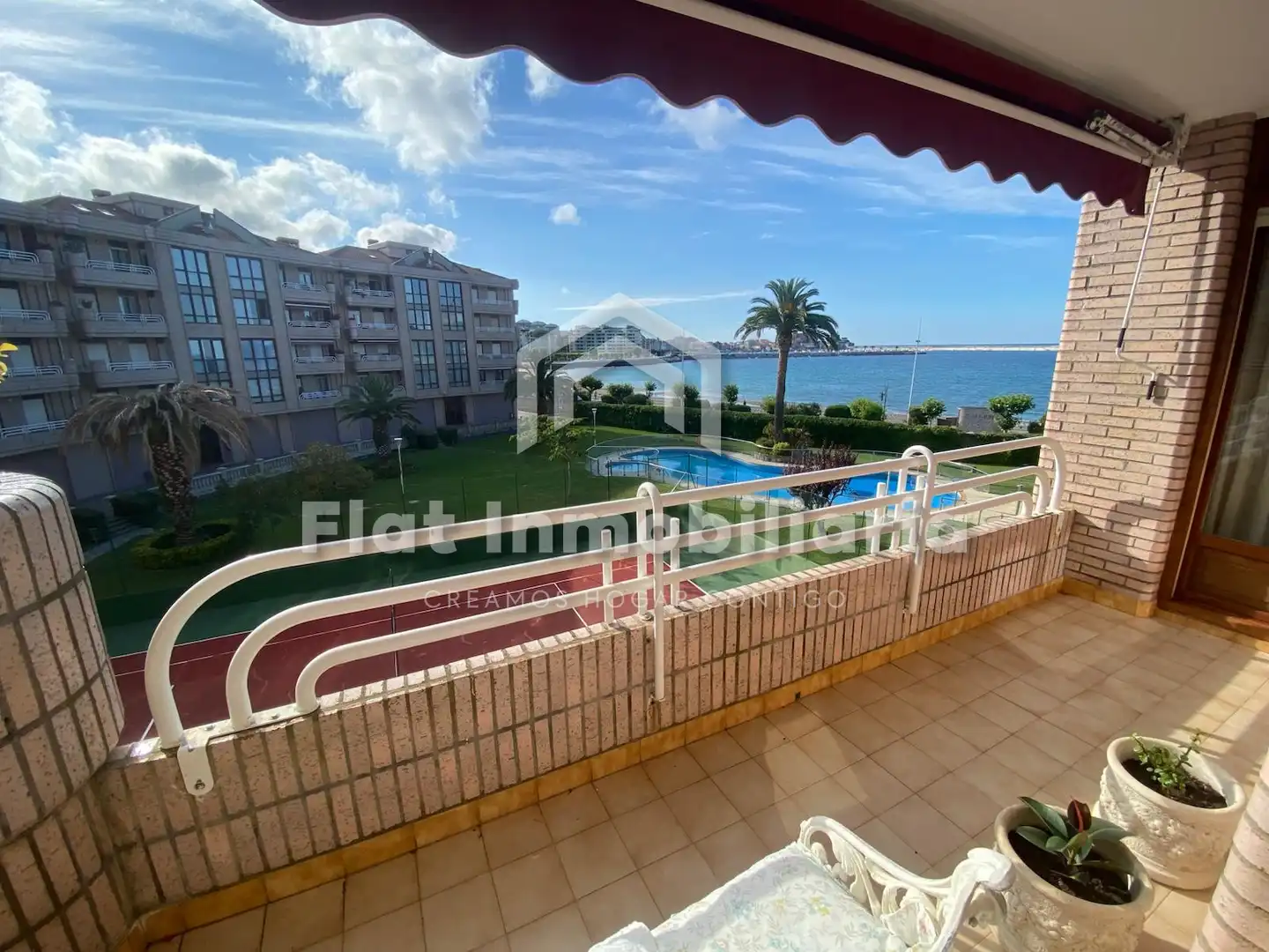 Vista exterior de Piso en venta en Castro-Urdiales con Calefacción, Parquet y Terraza