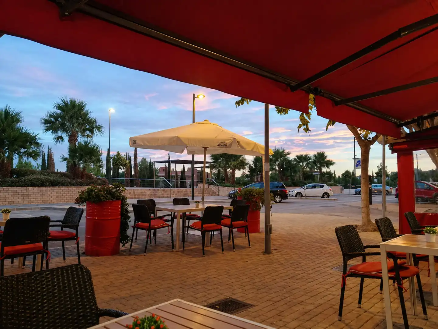Business premises for transfer in Calle Medina Azahara, imagen 8