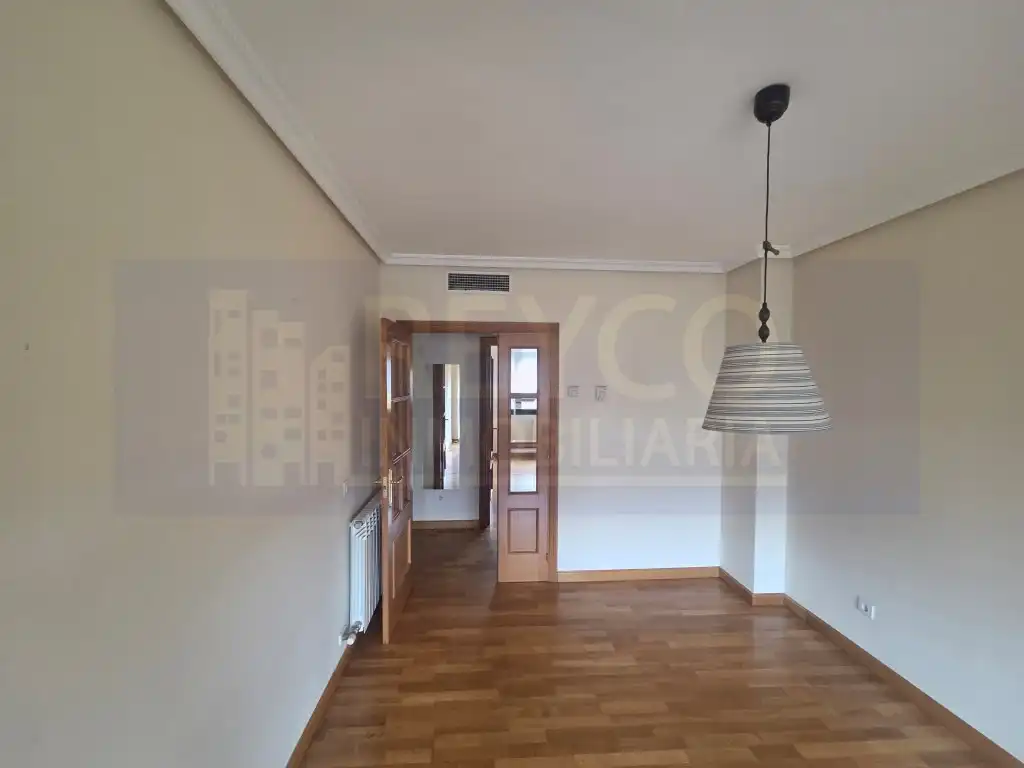 Habitación de Piso en venta en  Logroño