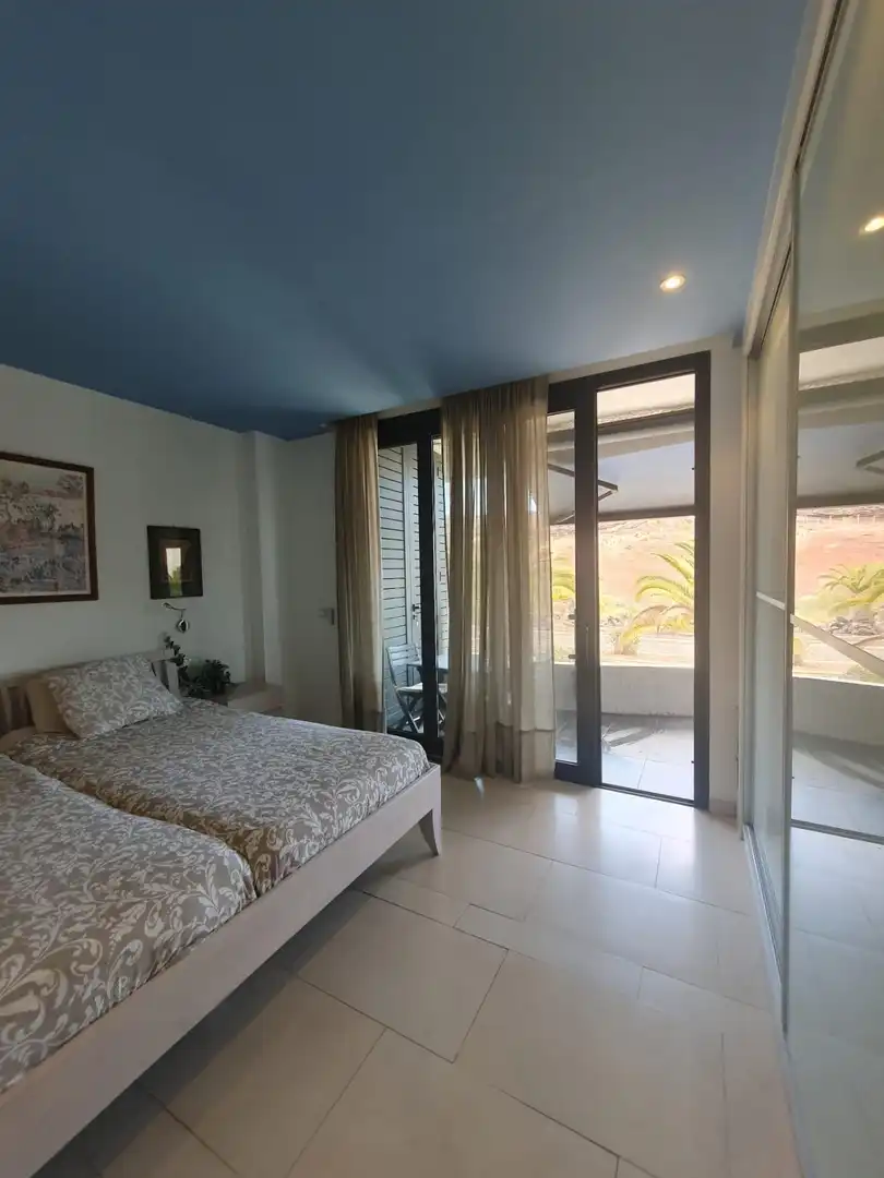 Dormitori de Apartament de lloguer en Arona amb Aire condicionat, Terrassa i Moblat