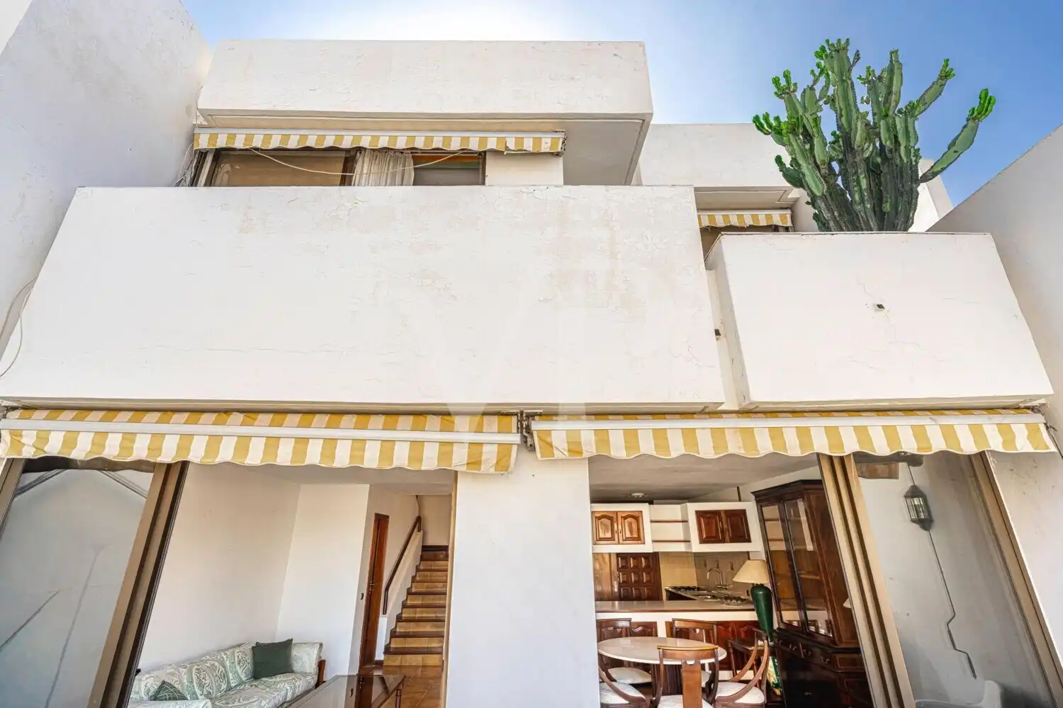 Vista exterior de Casa adosada en venta en Adeje con Terraza, Balcón y Piscina comunitaria